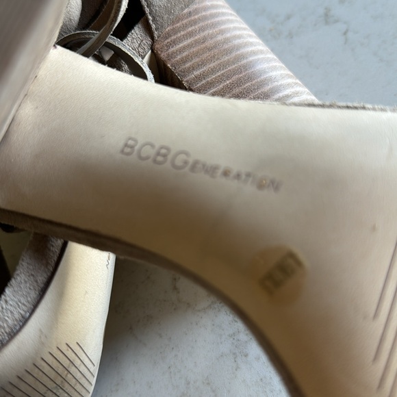 Women’s shoes - Picture 4 of 5